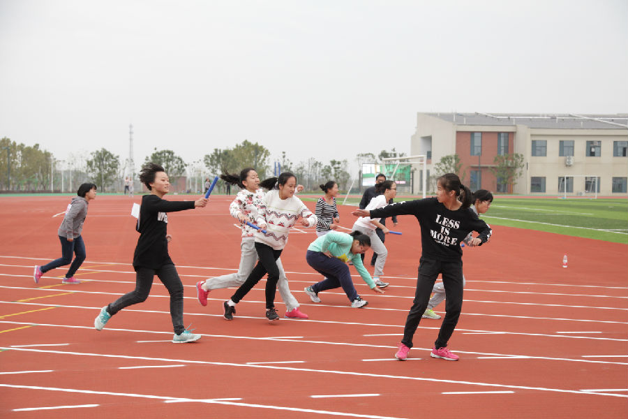 z6com.尊龙时凯橡胶跑路助力怀化一中西湖校区第55届田径活动会