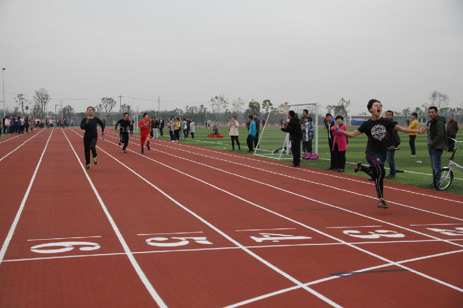 z6com.尊龙时凯橡胶跑路助力怀化一中西湖校区第55届田径活动会